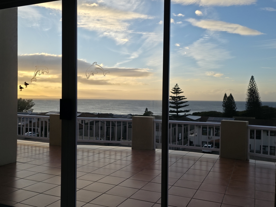7 Bedroom Property for Sale in Wavecrest Eastern Cape